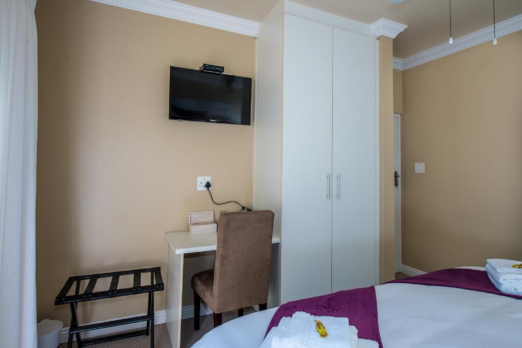 Guesthouse De Tijger Lodge Parow Exterior photo
